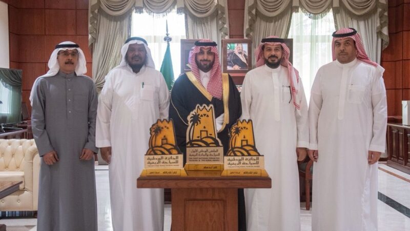 سعادة محافظ عنيزة يستقبل رئيس وأعضاء مجلس الإدارة والمدير التنفيذي
