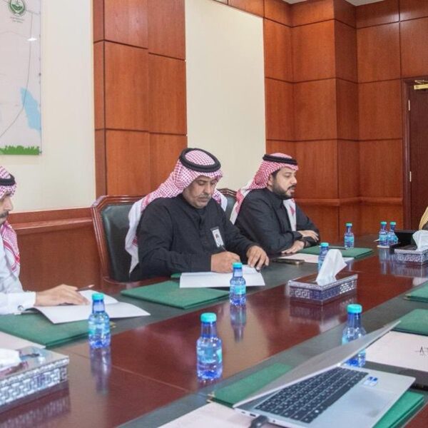 تشرفنا اليوم بتقديم عرض ⁧‫مهرجان الغضا للثقافة والفنون‬⁩ لمحافظ عنيزة أ. سعد بن عبدالله السليم