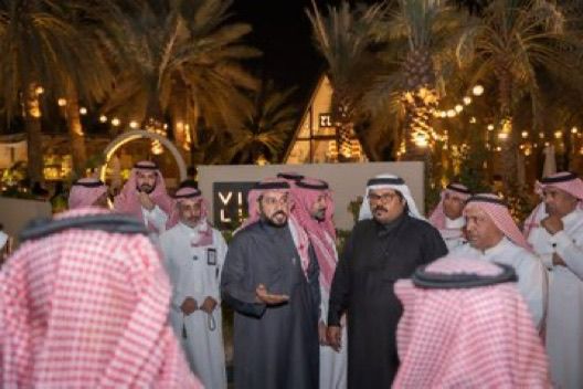 زيارة أعضاء ⁧‫اللجنة الوطنية التجارية‬⁩ في ⁧‫اتحاد الغرف السعودية‬⁩ جادة النخيل بعنيزة